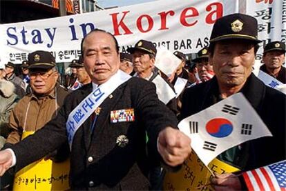 Veteranos surcoreanos se manifiestan a favor de EE UU.