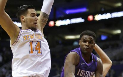 Willy Hernang&oacute;mez, en un partido Knicks-Suns.