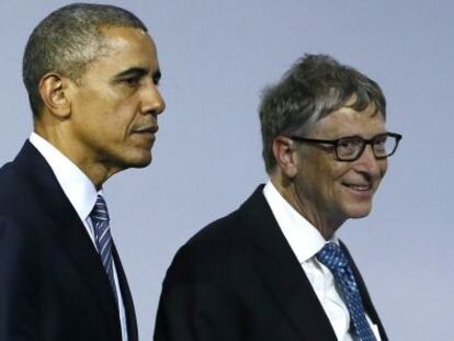 Barack Obama y Bill Gates, el lunes en París.