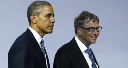 Barack Obama y Bill Gates, el lunes en París.