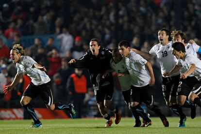 La selección de Uruguay celebrando la victoria ante Argentina en la Copa América