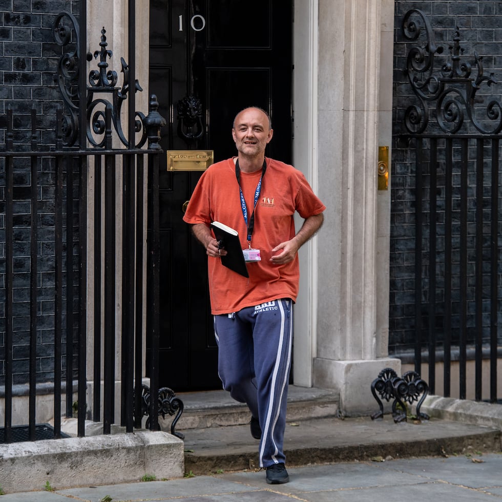Is dressing 'badly' a privilege of the rich? 'If someone in power does it, it's either audacity or irony' | Society | EL PAS English Is dressing 'badly' a privilege of the rich? 'If someone in power does it, it's either audacity or irony' | Society | EL PAS English