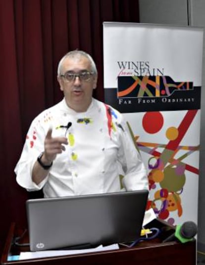 El maestro cocinero español Xabi Gutiérrez presentó hoy algo de su amplia experiencia culinaria en el pabellón de España que ha presentado vinos, aceites, vinagres y otros productos, en la inauguración hoy en Taiwán de la mayor feria de alimentación de su historia, con más de 2.000 expositores, 450 empresas y 30 países, entre ellos España y varios latinoamericanos.