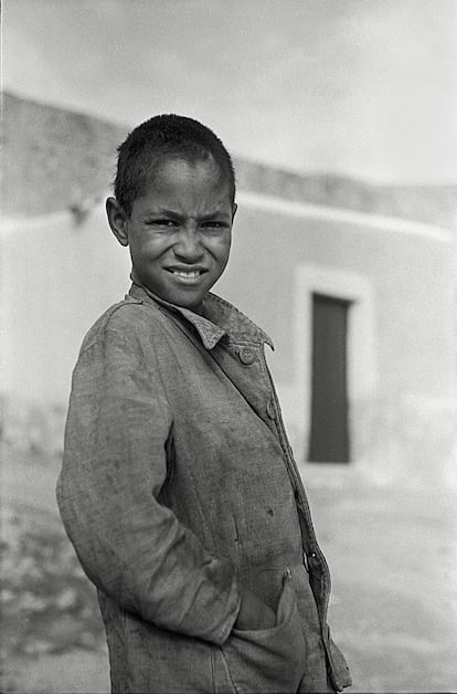 La gran cantidad de niños que había en el barrio motivó que fueran objetivo habitual de sus fotografías.