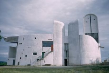 Notre Dame de Haut, obra maestra de Le Corbusier, también conocida como La Chapelle.