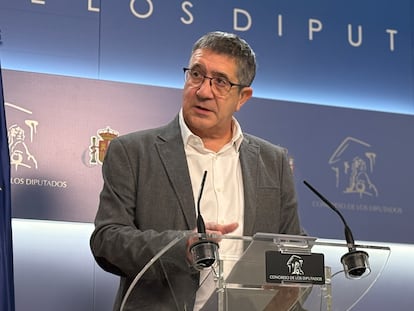 El portavoz socialista en el Congreso, Patxi López, el pasado día 10, cuando explicó la propuesta para limitar la acusación popular en las actuaciones judiciales.