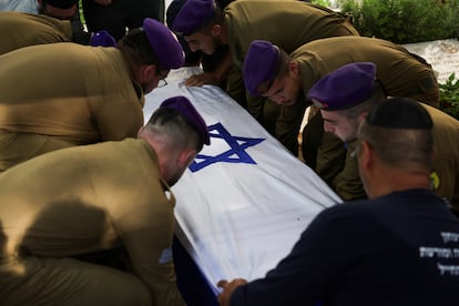 Las familias mantienen la presión sobre Netanyahu tras la recuperación de cinco cadáveres de rehenes en Gaza