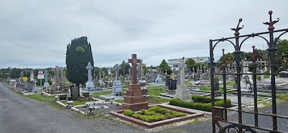 Cementerio cercano a las excavaciones de Tuam.