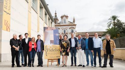 Intérpretes y directores de 'Fidelio' en el Teatro de la Maestranza.