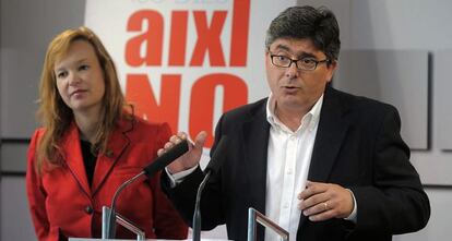 Leire Paj&iacute;n y Alfred Boix, ayer, durante la rueda de prensa en la sede del PSPV-PSOE. 