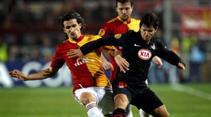 Agüero junto a Mehmet, del Galatasaray.