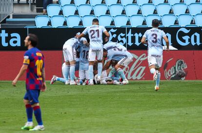 Los jugadores del Celta celebran el gol de Aspas ante el Barça este sábado en Balaídos.