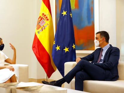 Yolanda Díaz y Pedro Sánchez, reunidos antes del Consejo de Ministros extraordinario que aprobó los Presupuestos este jueves.