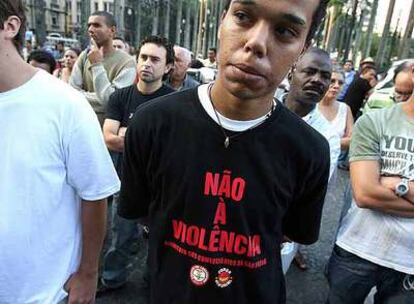 Familias de víctimas de la violencia se manifiestan en el centro de Sao Paulo contra la impunidad en el sistema judicial brasileño