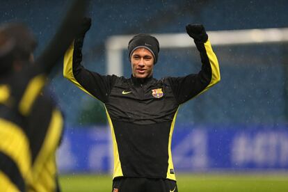 Neymar durante el entrenamiento en Manchester