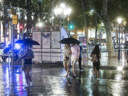 Passeig de Gr&agrave;cia, divendres a la nit.