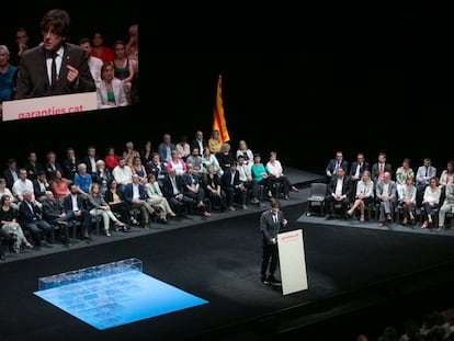 El Presidente catal&aacute;n, Carles Puigdemont, durante su intervenci&oacute;n en la presentaci&oacute;n de la ley del refer&eacute;ndum. 