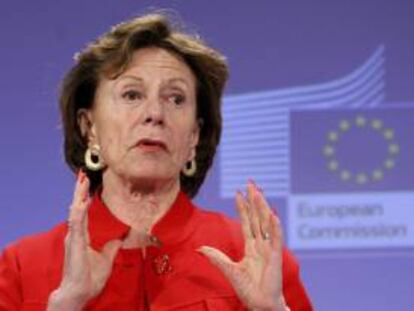 La comisaria europea de Agenda Digital, Neelie Kroes, da una rueda de prensa sobre los costes de instalación de la banda ancha en la sede de la Comisión Europea en Bruselas (Bélgica). EFE/Archivo