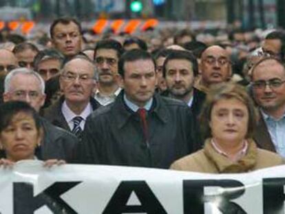 Los partidos vascos exigen a Batasuna que se desmarque de la violencia de ETA