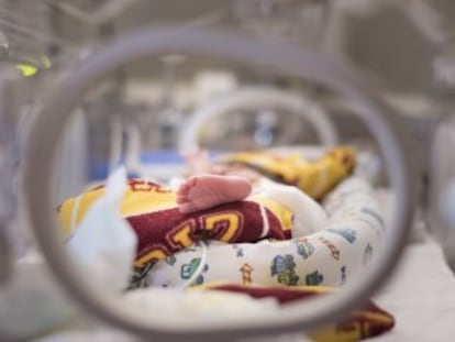 El récord anterior lo ostentaba una niña alemana. Cada año nacen unos 15 millones de niños prematuros (antes de que se cumplan las 37 semanas de gestación en el mundo)