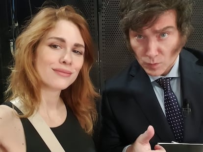 La candidata a diputada Lilia Lemoine, junto al aspirante a la presidencia argentina Javier Milei, en una imagen compartida en redes sociales.