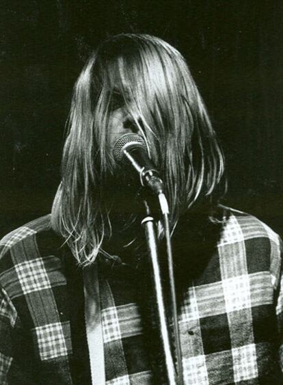 <b>Kurt Cobain, líder del grupo Nirvana durante un concierto</b>