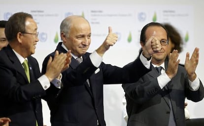 Ban Ki-moon, Laurent Fabius i Francois Hollande celebren l&#039;acord.