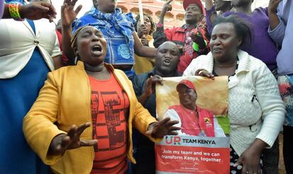 Seguidores de Kenyatta celebran la victoria electoral este lunes en Kiambu.