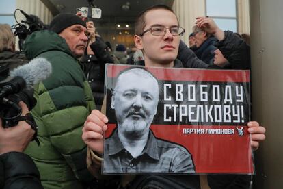 Concentración en defensa de Igor Strelkov, este jueves en Moscú.