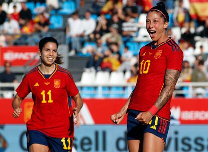 Jenni Hermoso celebra un gol durante el partido amistoso entre España y Noruega, en el estadio Can Misses este jueves.