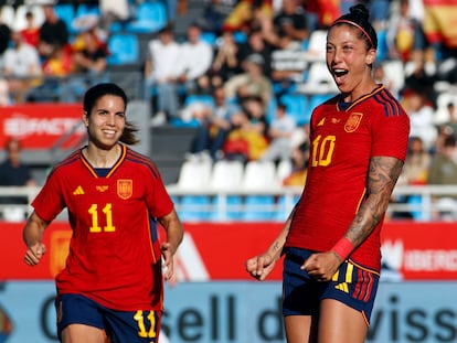 Jenni Hermoso celebra un gol durante el partido amistoso entre España y Noruega, en el estadio Can Misses este jueves.