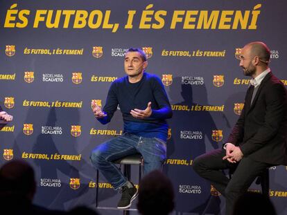 Valverde junto a Fran S&aacute;nchez, entrenador del femenino, en la jornada que el Barceloan dedic&oacute; a la mujer.