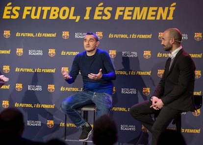 Valverde junto a Fran S&aacute;nchez, entrenador del femenino, en la jornada que el Barceloan dedic&oacute; a la mujer.