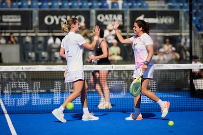 Ariana Sánchez y Paula Josemaría padel