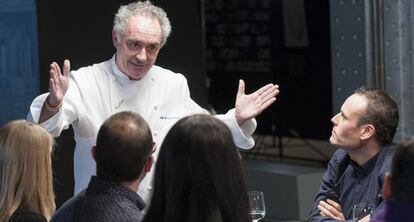 Ferran Adrià explica su proceso creativo en un mini Bulli.