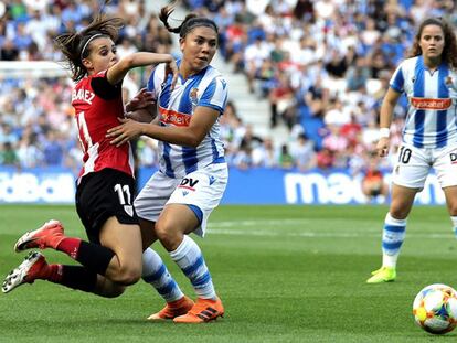 Jone Ibañez (i) y Kiana Palacios (c), en el Real-Athletic de hace dos semanas.