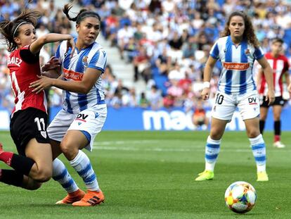 Jone Ibañez (i) y Kiana Palacios (c), en el Real-Athletic de hace dos semanas.