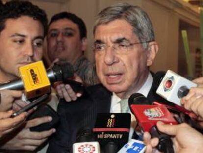 En la imagen, el expresidente de Costa Rica y Premio Nobel de Paz de 1987, Óscar Arias. EFE/Archivo