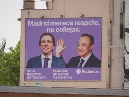 Podemos ha colocado una lona en Ventas con la imagen de Florentino Pérez pegando una colleja a José Luis Martínez-Almeida.