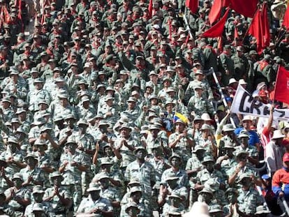 Las milicias bolivarianas en el homenaje a Chávez, hoy en Caracas.