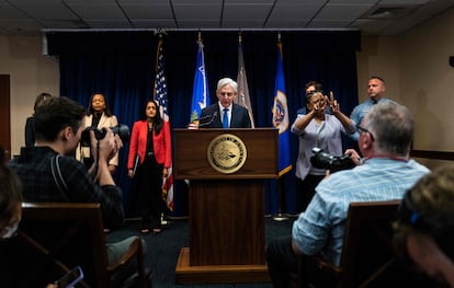 Merrick Garland, fiscal general de EE UU, presenta las conclusiones del informe, este viernes en Minneapolis.