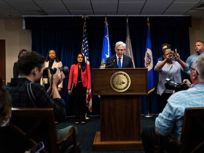 Merrick Garland, fiscal general de EE UU, presenta las conclusiones del informe, este viernes en Minneapolis.