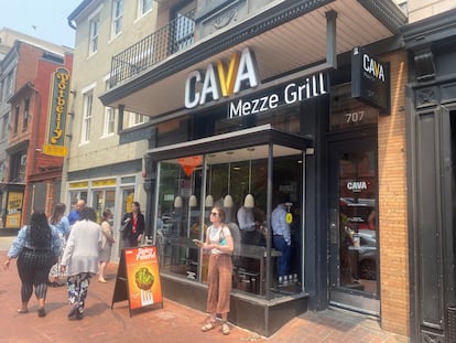 Un restaurante de la cadena Cava, en el centro de Washington.