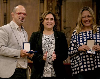 Alfonso L. Congostrina, Ada Colau i Mayka Navarro.