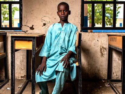 Mohammed, de 12 años, en su escuela en Nigeria, reabierta ahora tras un ataque.