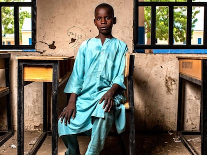 Mohammed, de 12 años, en su escuela en Nigeria, reabierta ahora tras un ataque.