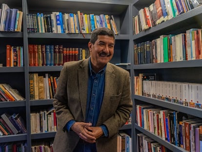 Javier Corral en su librería Sándor Márai en el centro de la ciudad de Chihuahua.