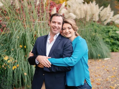 Guillermo y Estefanía de Luxemburgo, en la fotografía oficial que han elegido para comunicar su embarazo.