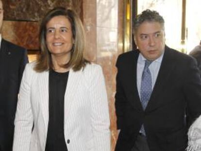 La ministra de Empleo y Seguridad Social, Fátima Báñez, a su llegada hoy a la presentación de un estudio sobre pensiones del Círculo de Empresarios y la Fundación de Estudios Financieros, en Madrid.