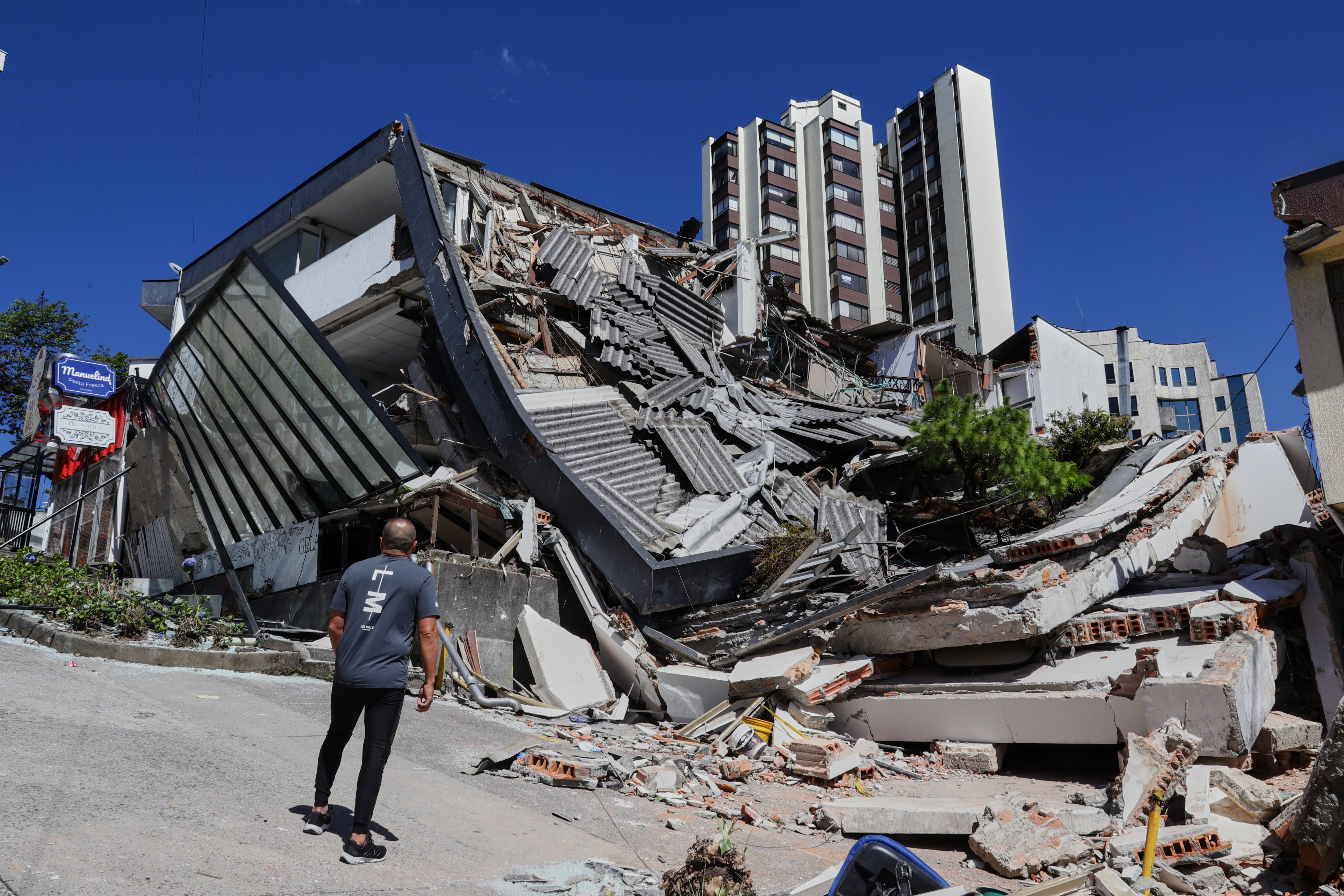 Los carros bailaron y la tierra rugió durante el terremoto
